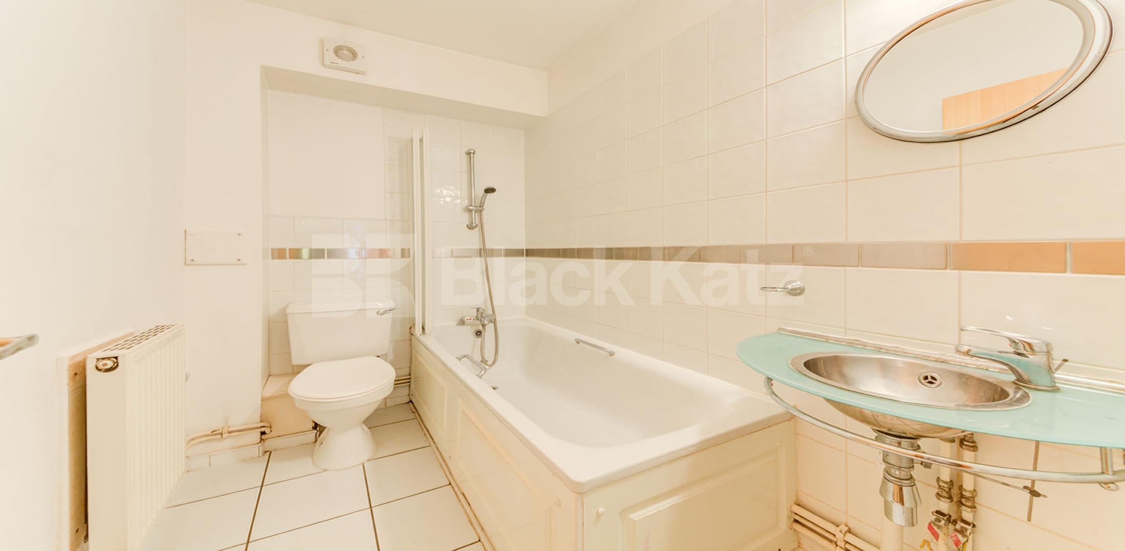 			SPACIOUS WAREHOUSE CONVERSION, 1 Bedroom, 1 bath, 1 reception Flat			 Dove Road, ISLINGTON/CANONBURY N1